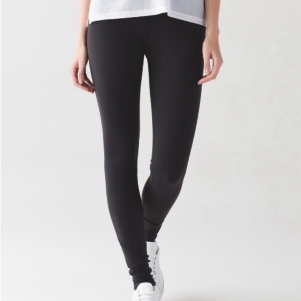 Black Lulu lemon leggings